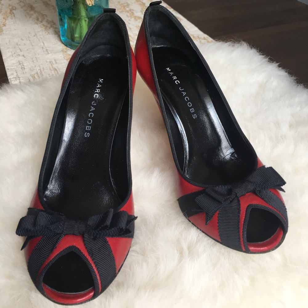 Pre-loved Marc Jacobs Red leather & blk grosgrain